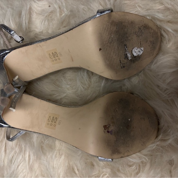 Steve Madden  Silver Heels Size 9 - Picture 2 of 3